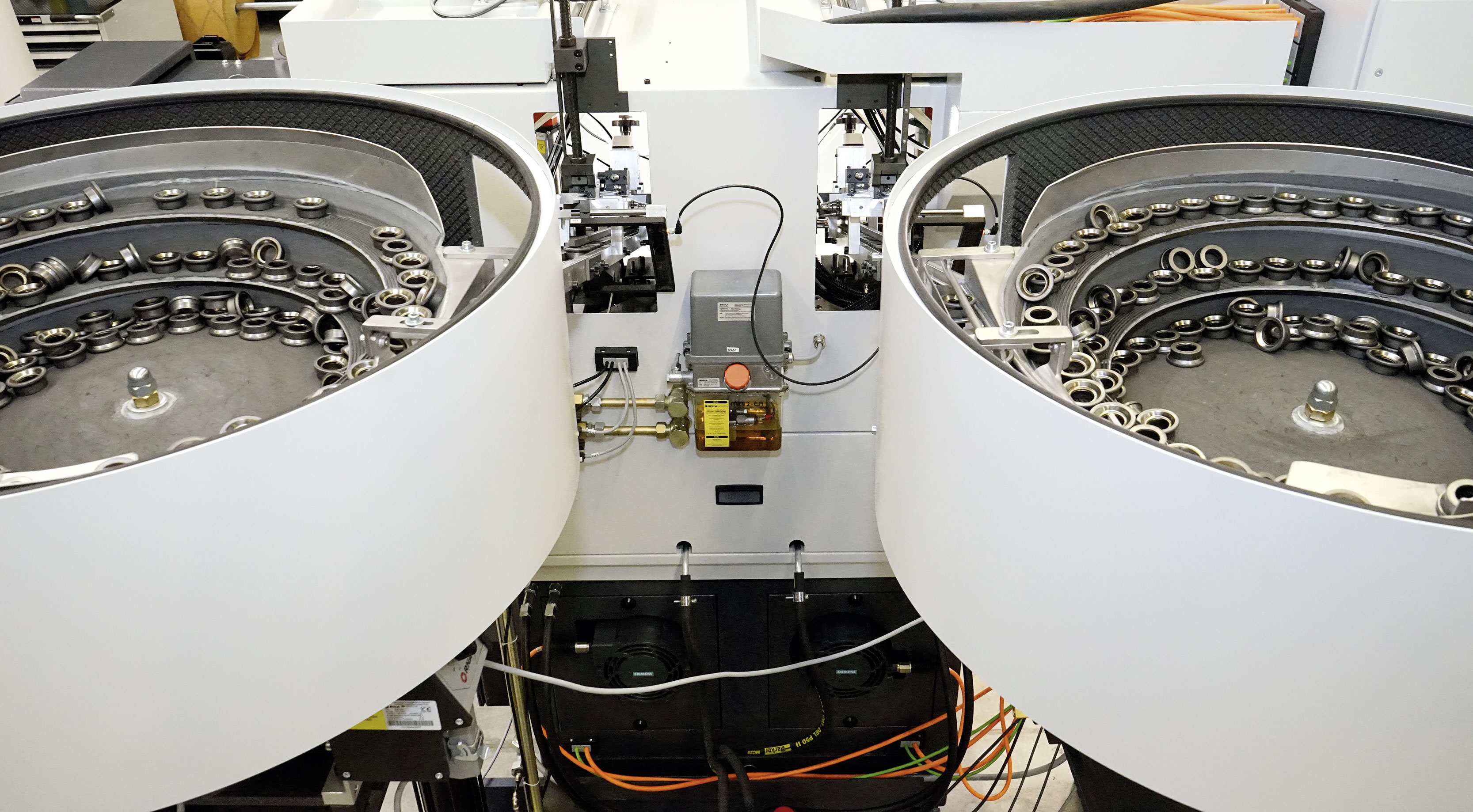 Kurvengesteuerter Doppelspindelnachdrehautomat Kurvengesteuerter Doppelspindelnachdrehautomat
